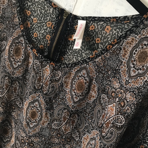 Dual Patterned Boxy Top - Picture 3 of 3